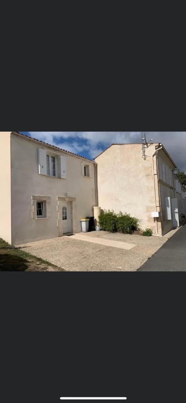 Les 5 Timbres Villa Montpellier-de-Medillan Exterior photo